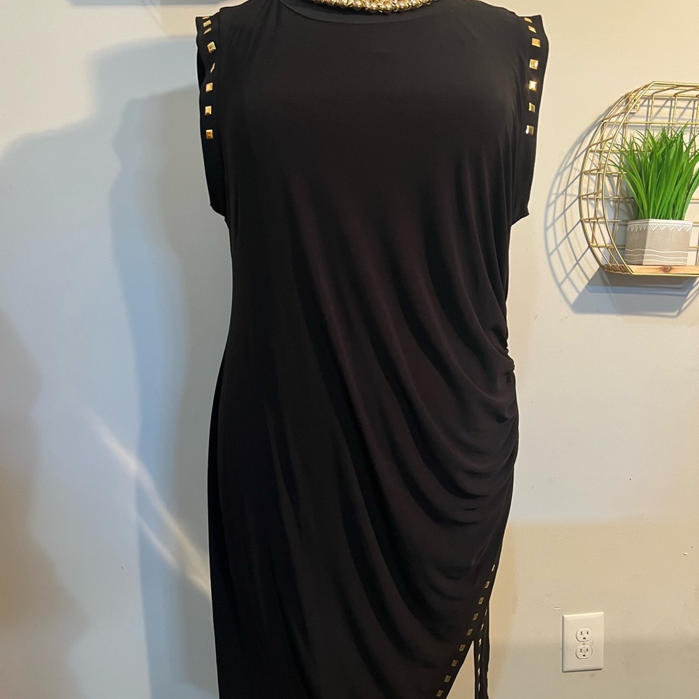 Black Sleevless Dress